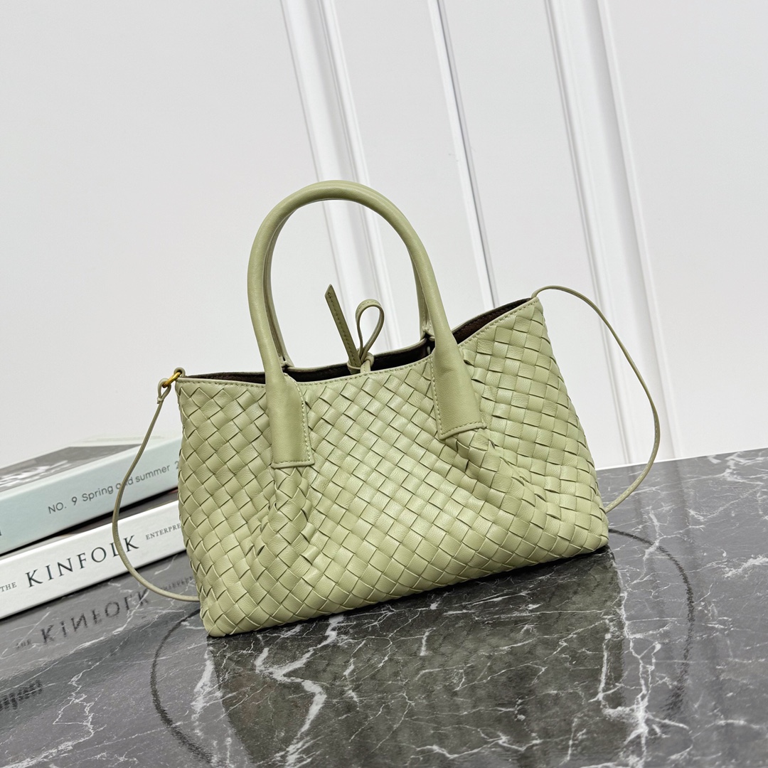 25FW 보테가베네타 스몰 피나코테카 폰단트 835881  24*15*12CM