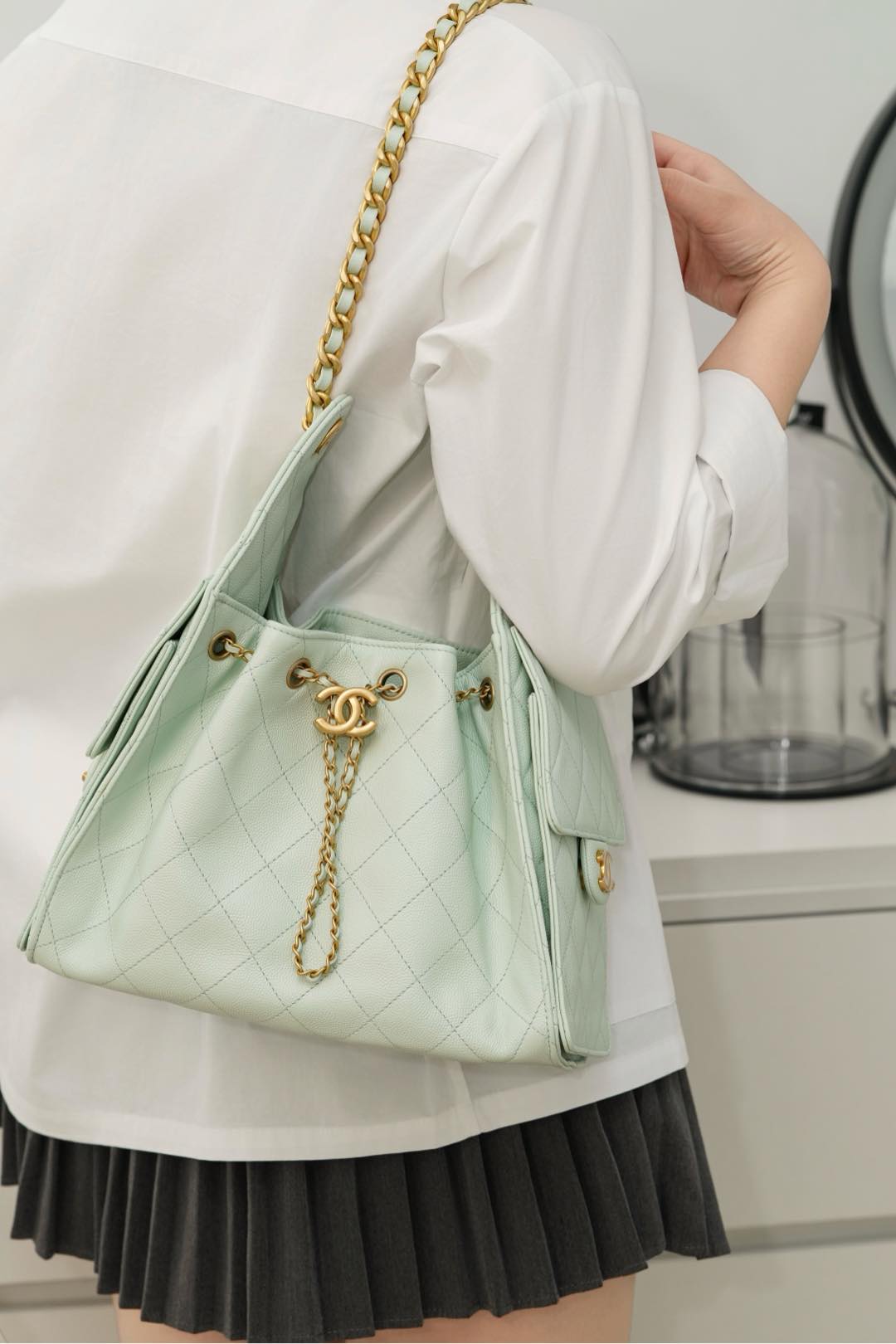 샤 ƆC 넬 스몰 스웨이드 메탈릭 카프스킨 AS5293  30x26x14cm