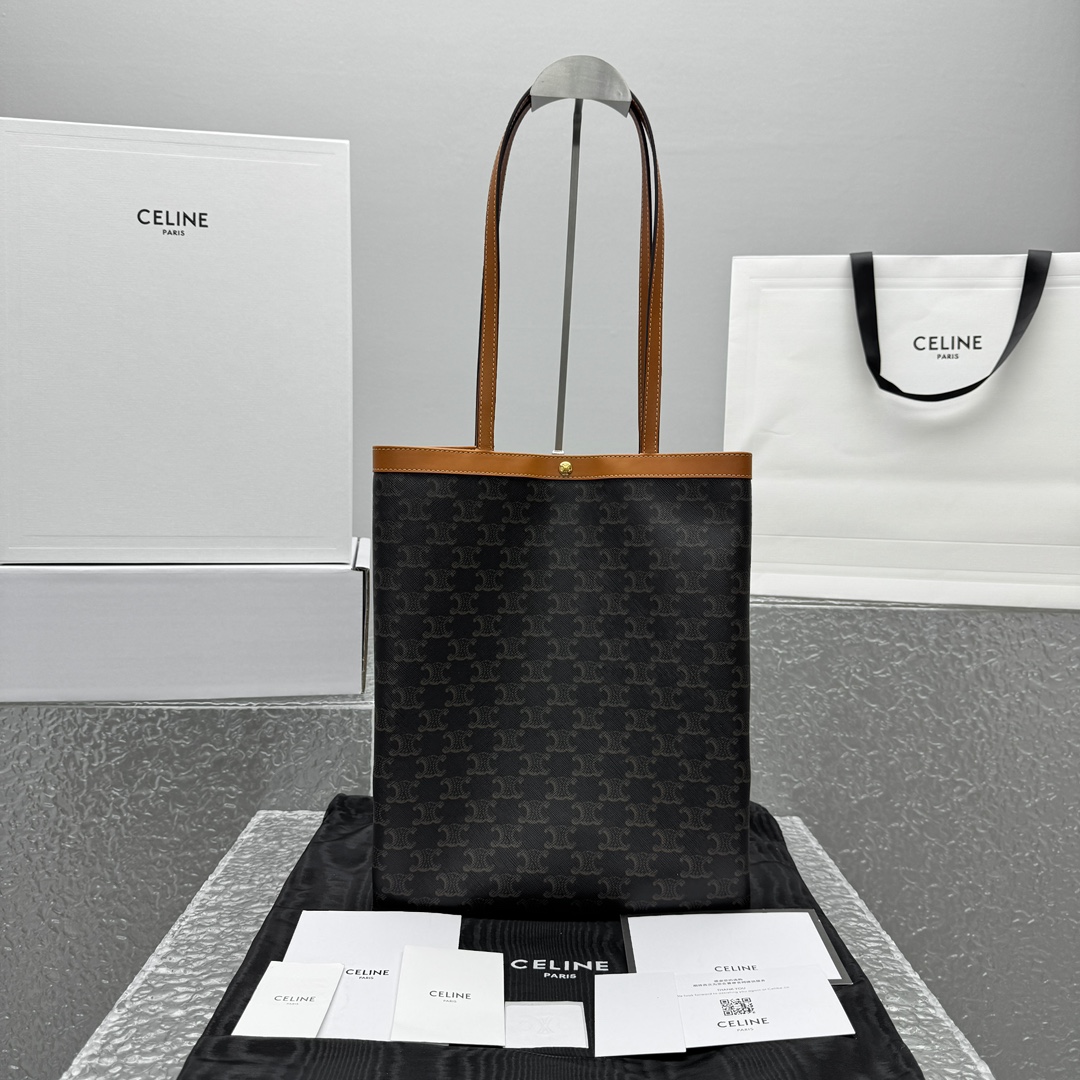 MEDIUM FLAT SHOPPER IN TRIOMPHE CANVAS  28x  33x  2cm