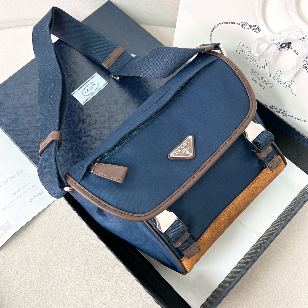 프라다 스몰 메신저백 나일론 소재｜크로스바디 2VD066 20X19X10cm