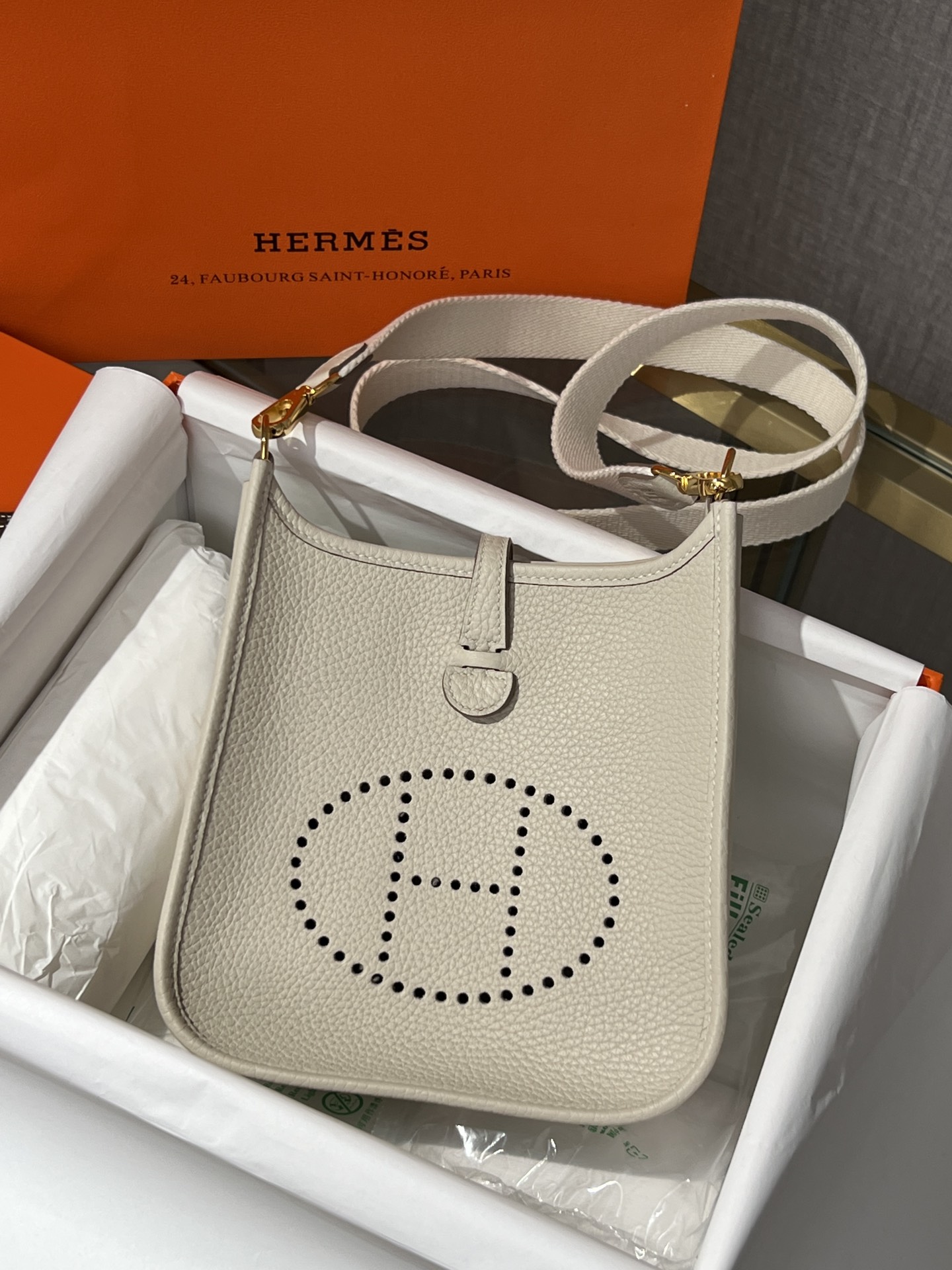 M9 Herme* Evelyne 16 bag