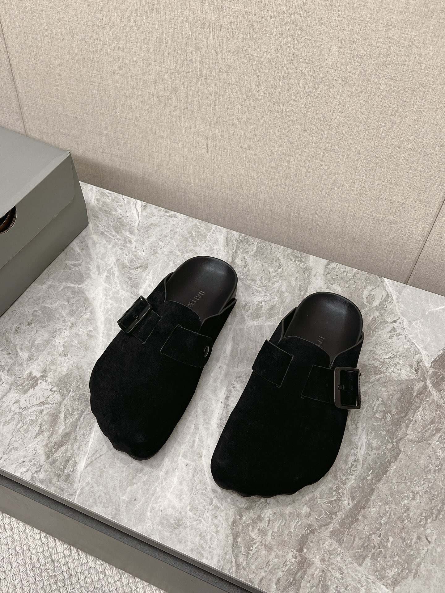 발렌시아가 선데이 샌들