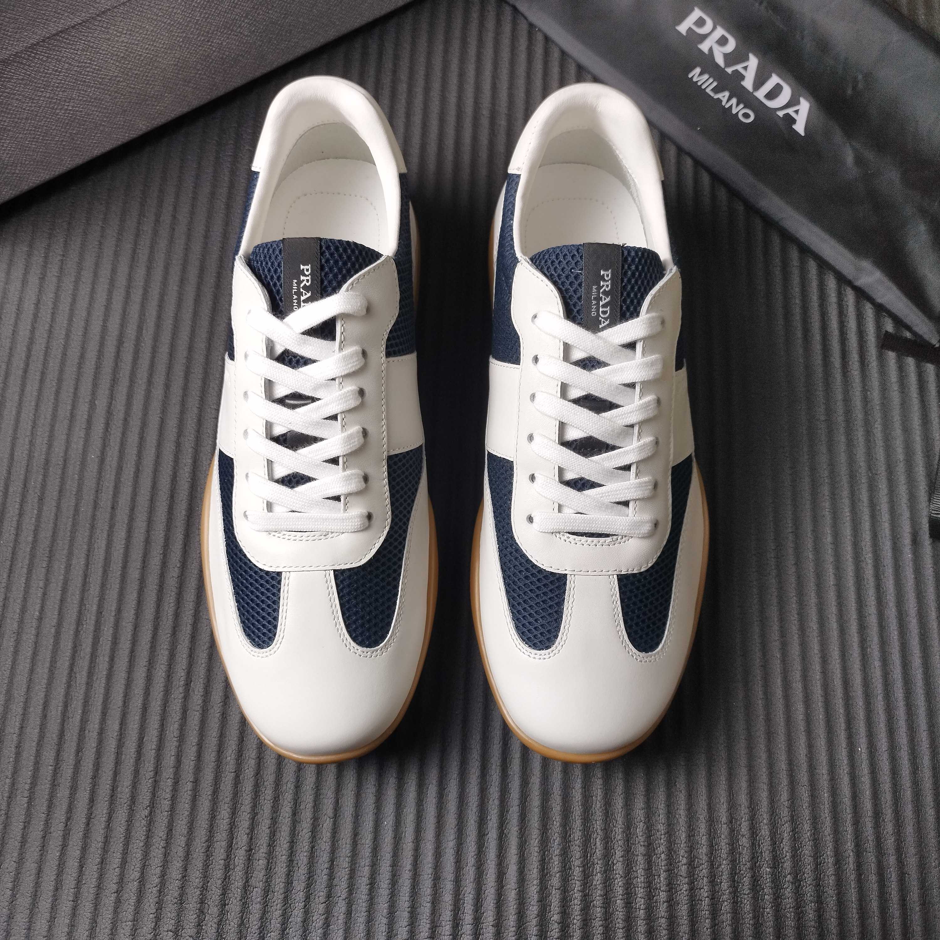 프라다 스피드락 메쉬 패브릭 스니커즈