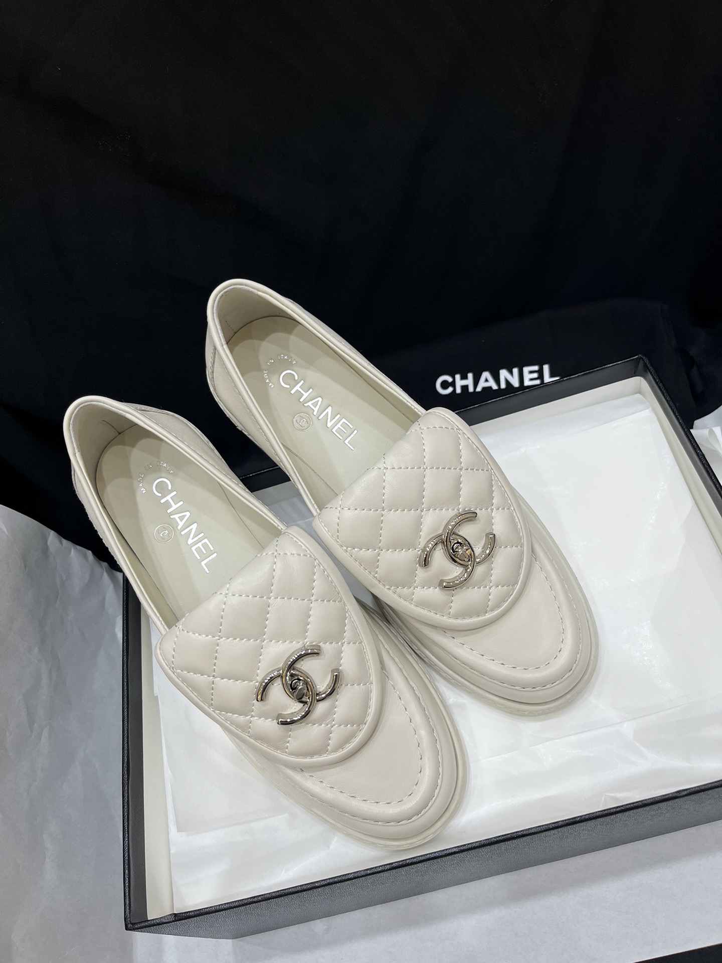 샤 ƆC 넬  퀄팅 CC로고 턴락 로퍼