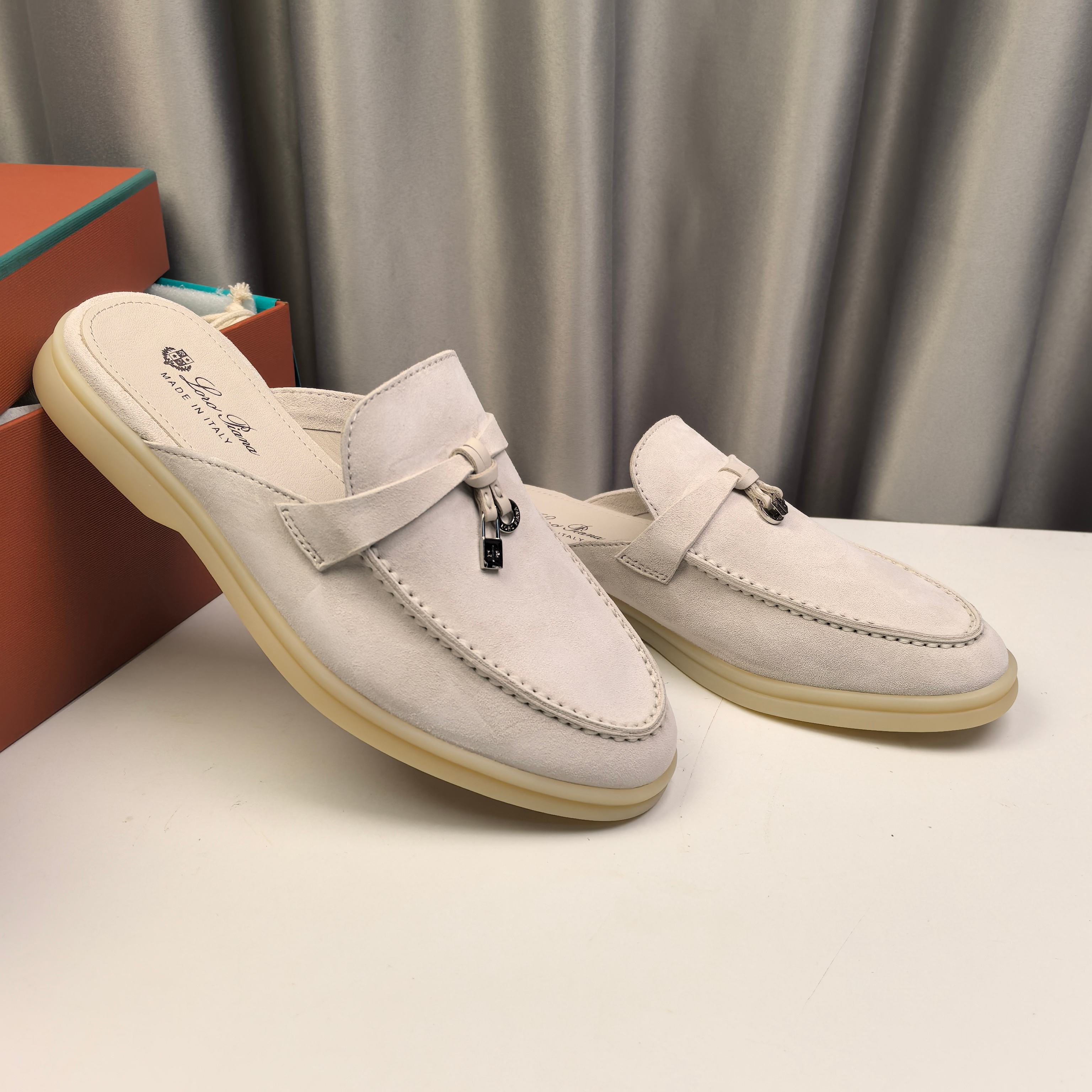 로로피아나 참스 워크 바부슈