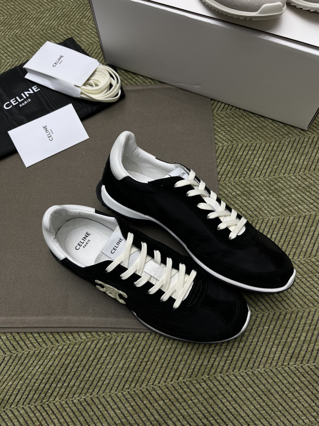 셀린느 로우 레이서 스니커즈