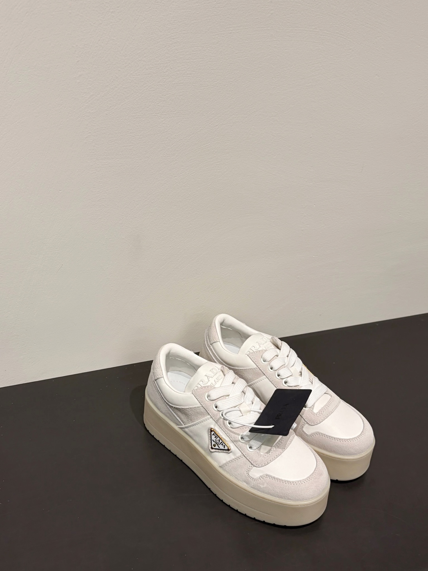 프라다 더블 휠 리나일론 개버딘 스니커즈