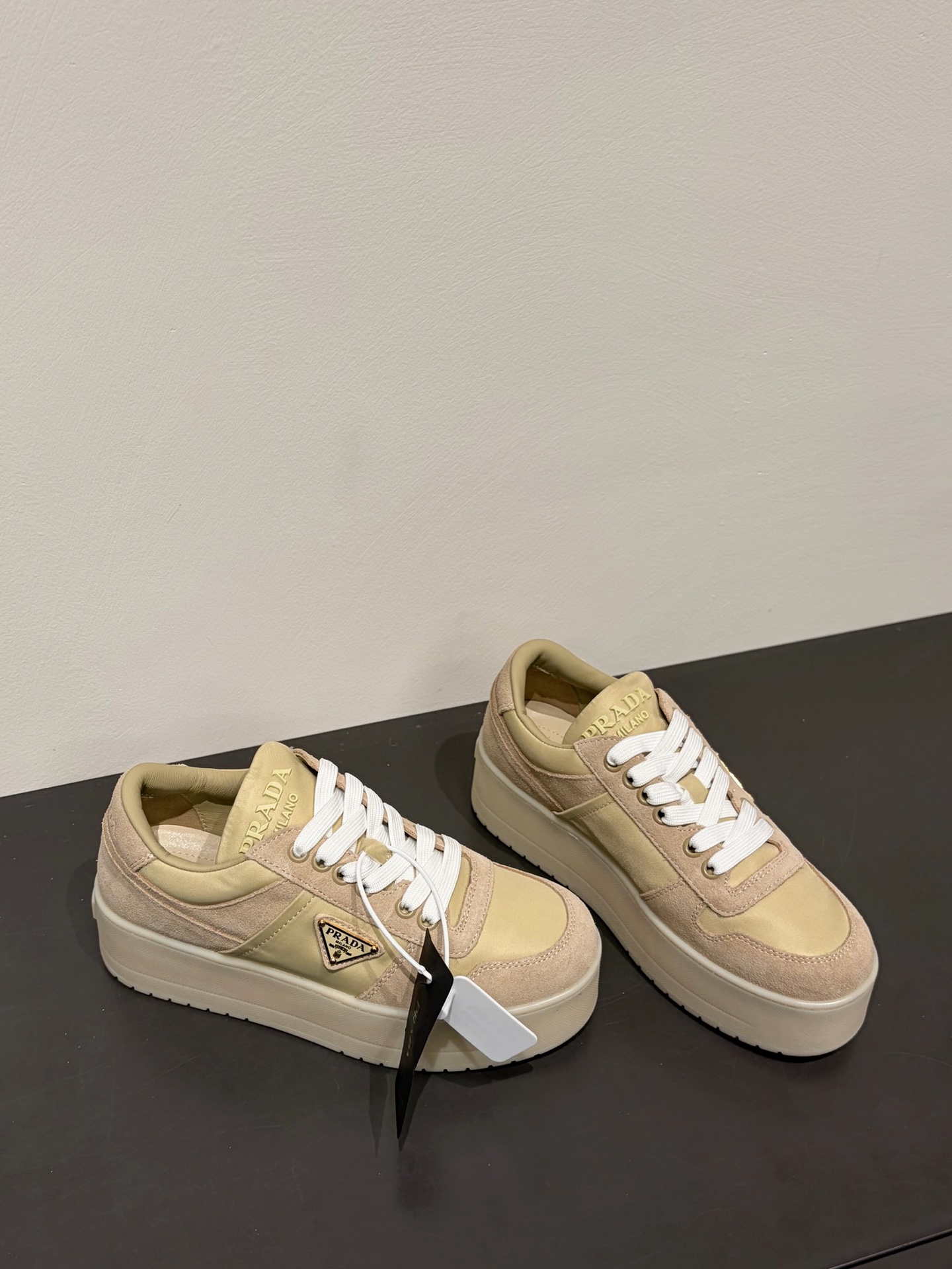 프라다 더블 휠 리나일론 개버딘 스니커즈