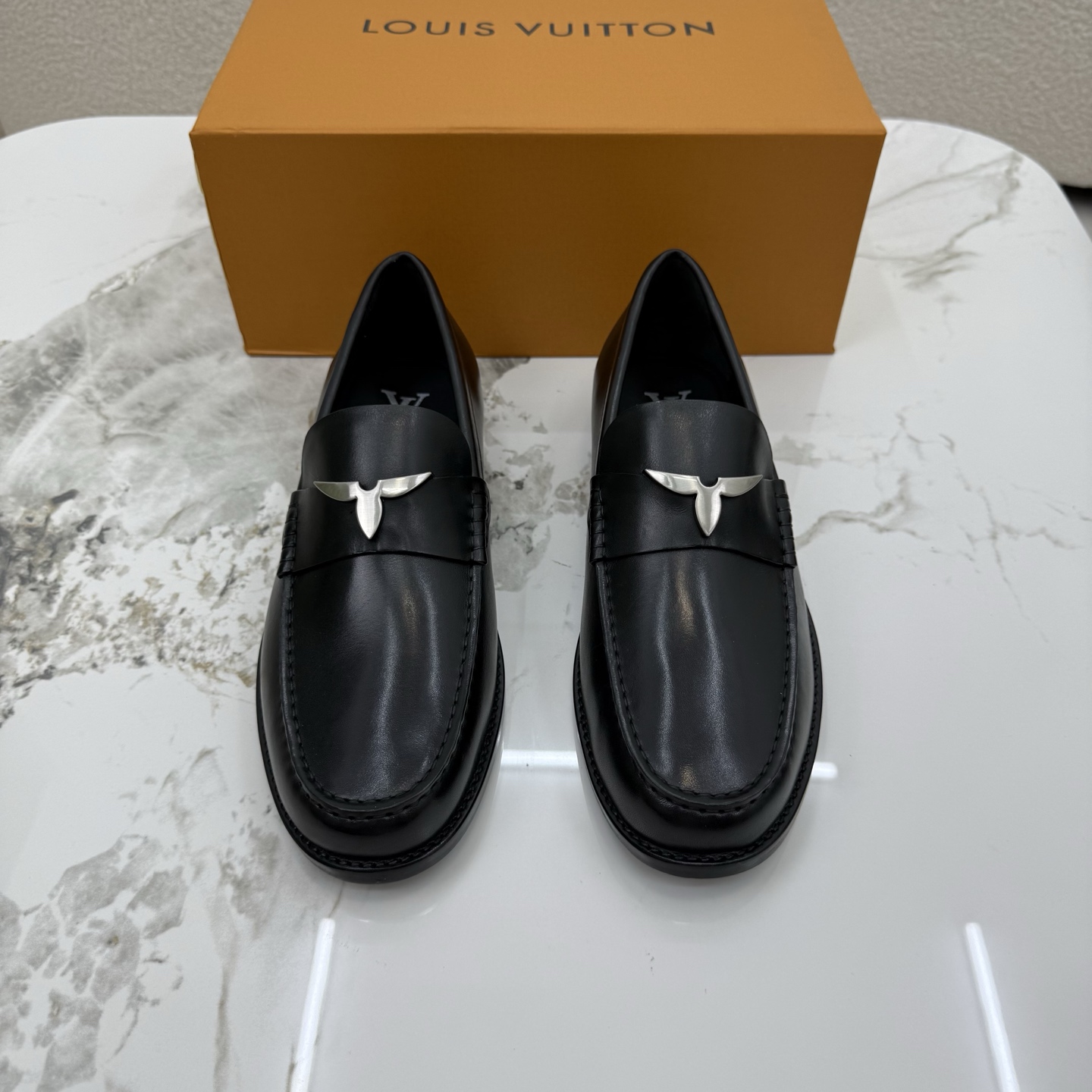 1AIYV2 LV Oxford Loafer로퍼