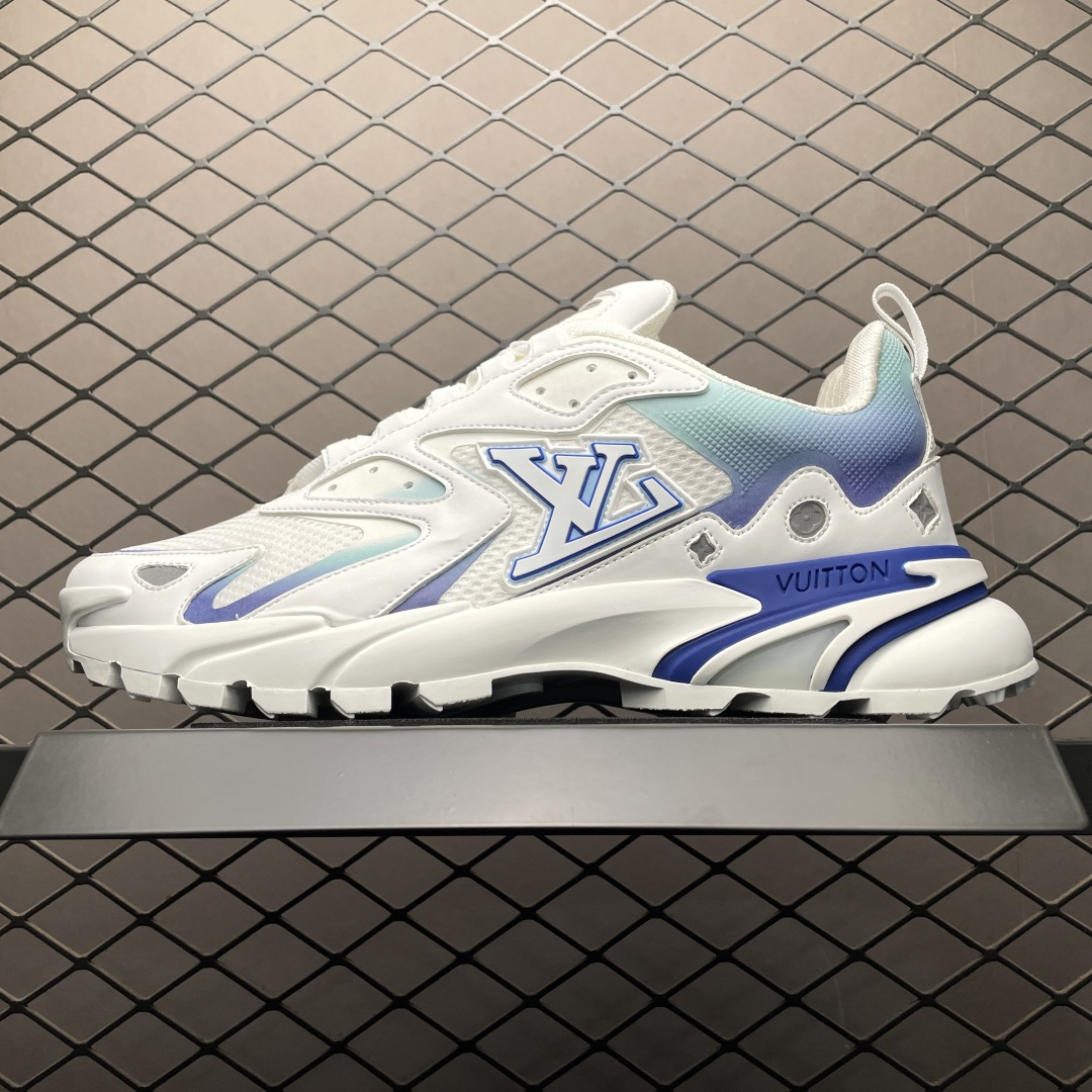 1AINV4 LV Runner Tatic Sneaker