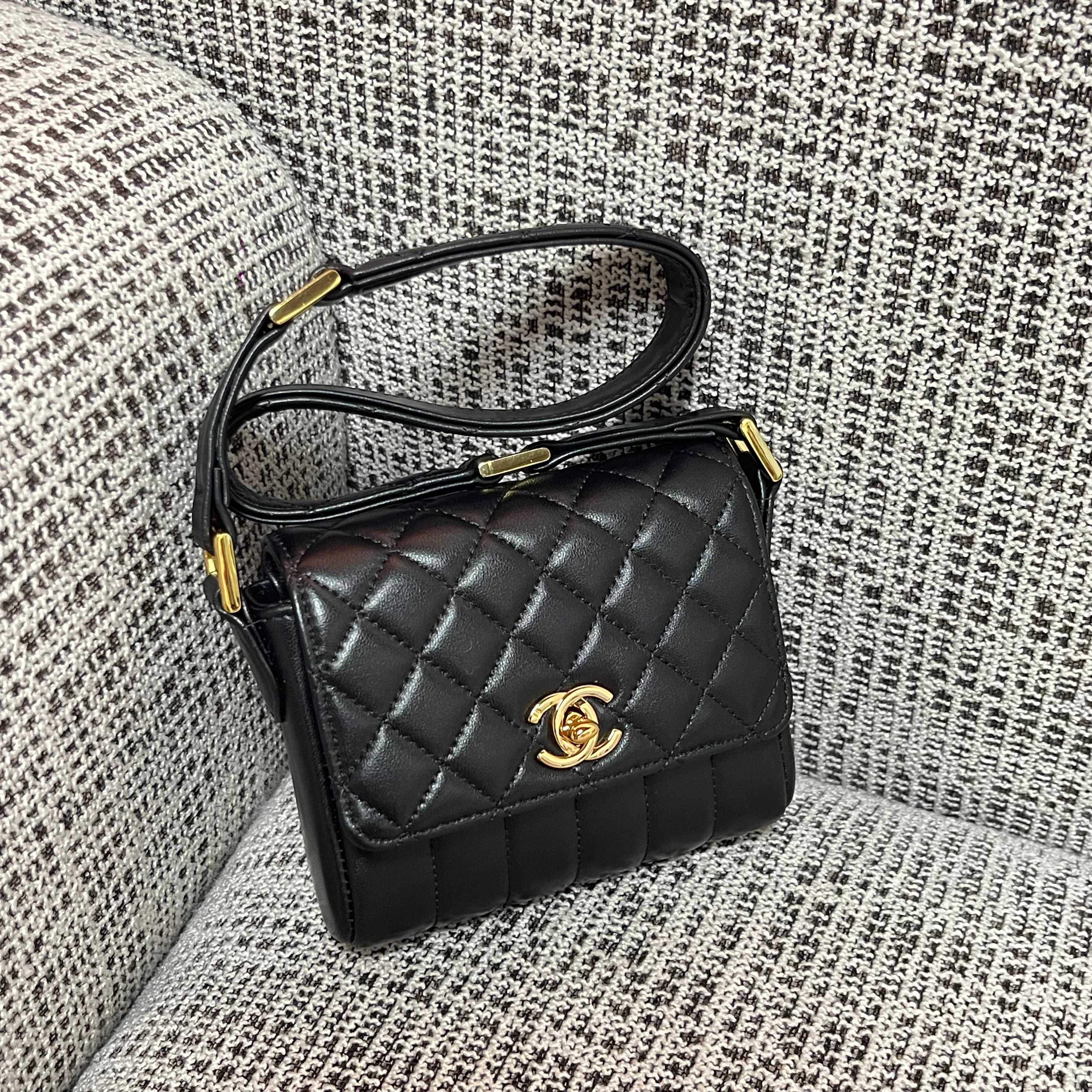 샤 ƆC 넬  Vintage Mini Quilted Flap Bag  14X12X5cm