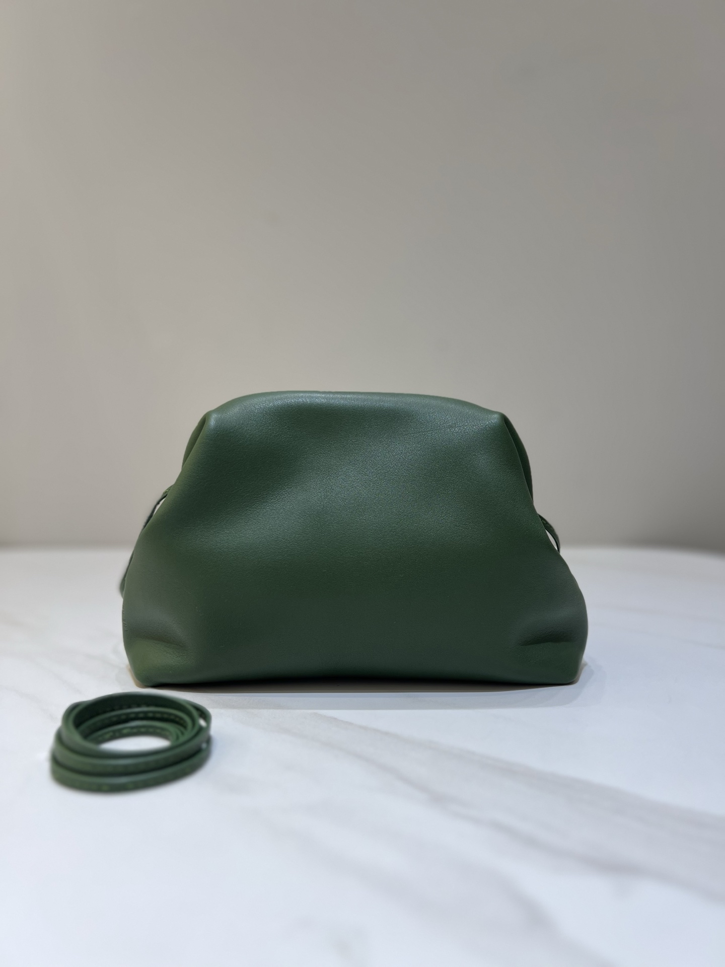 THE ROW 미라 레더 클러치 25*8*17