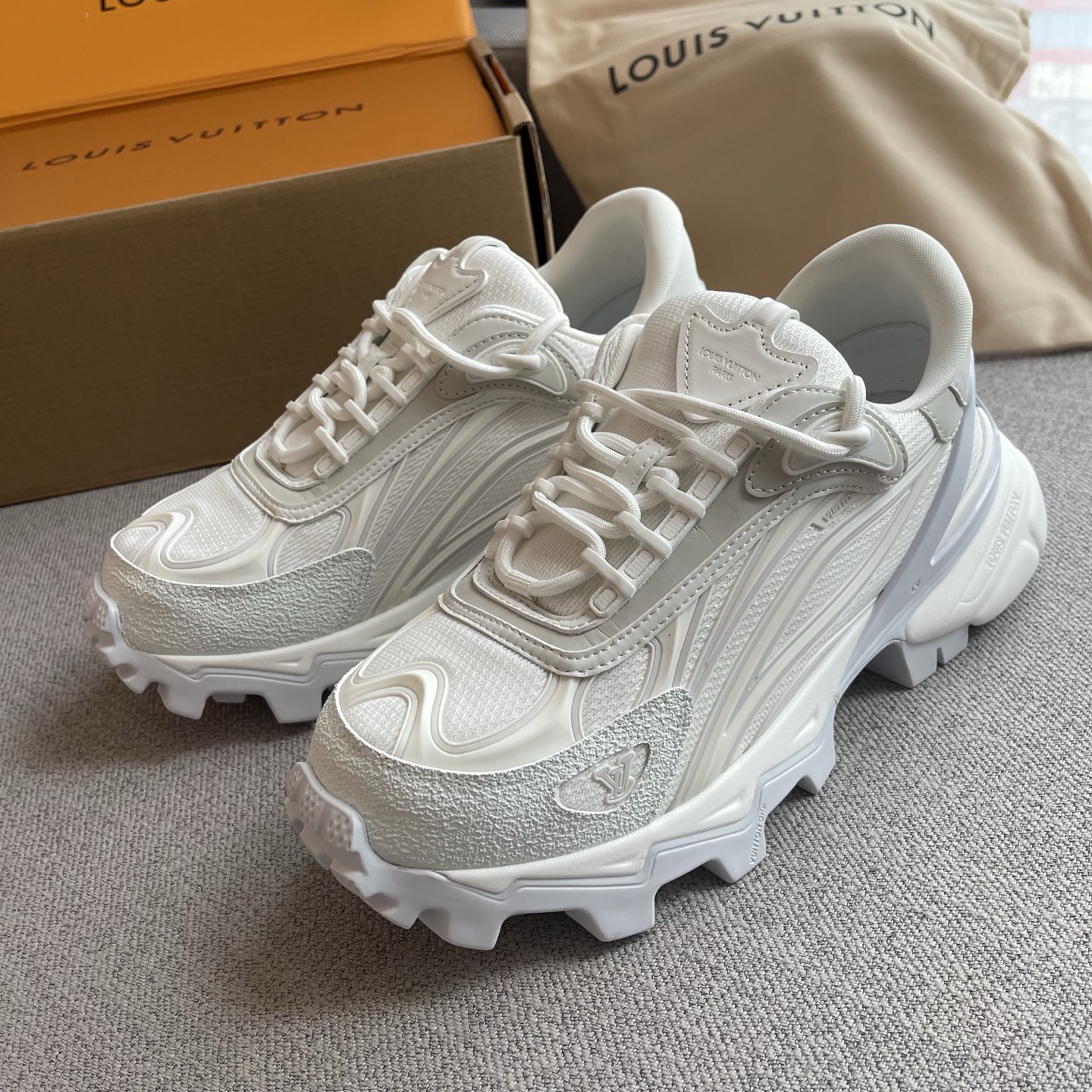 LV Summit Sneaker 1AJAXX