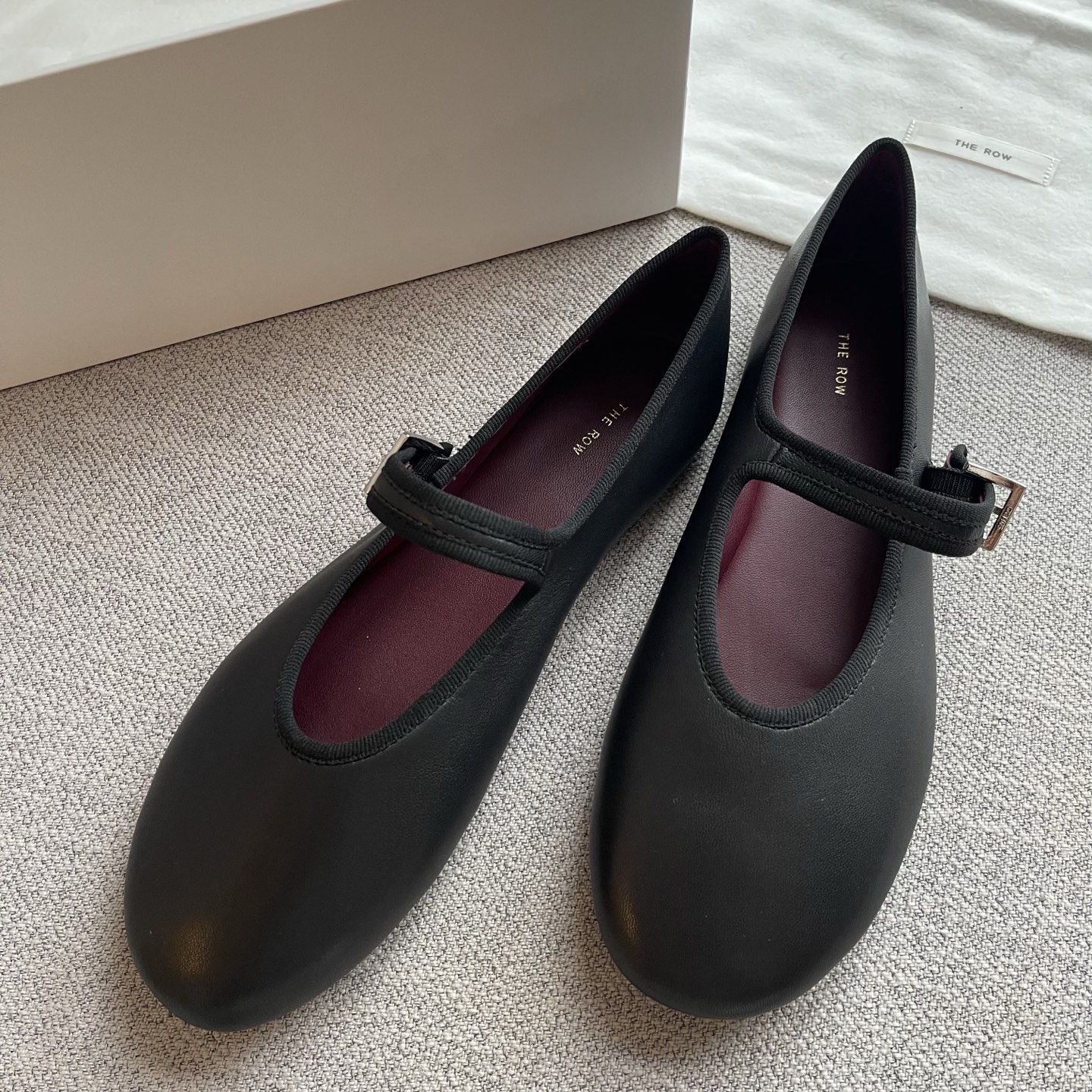 THE ROW   니나 여성 발레리나