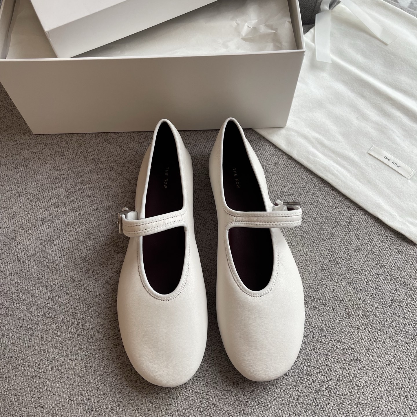 THE ROW   니나 여성 발레리나