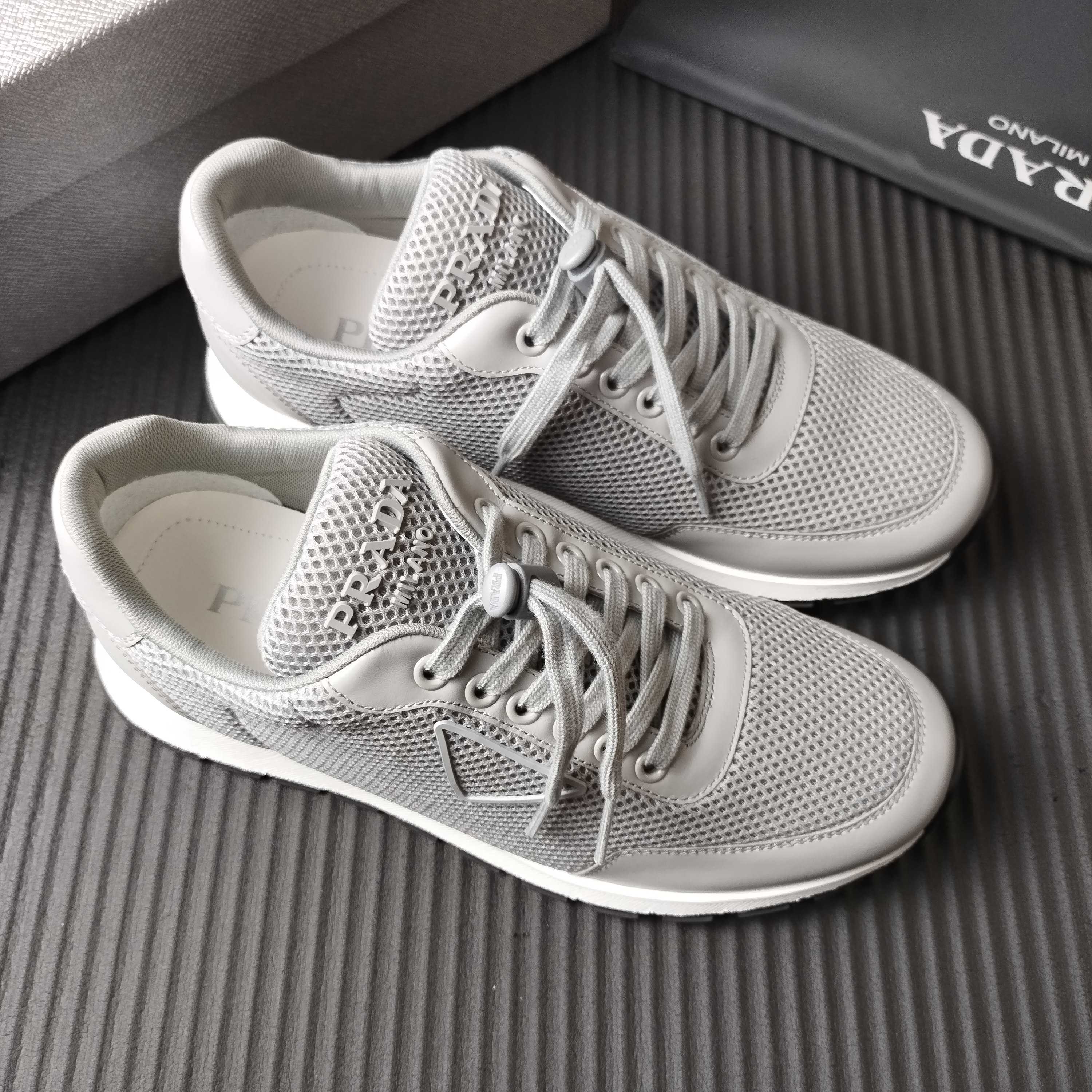 프라다  스니커즈