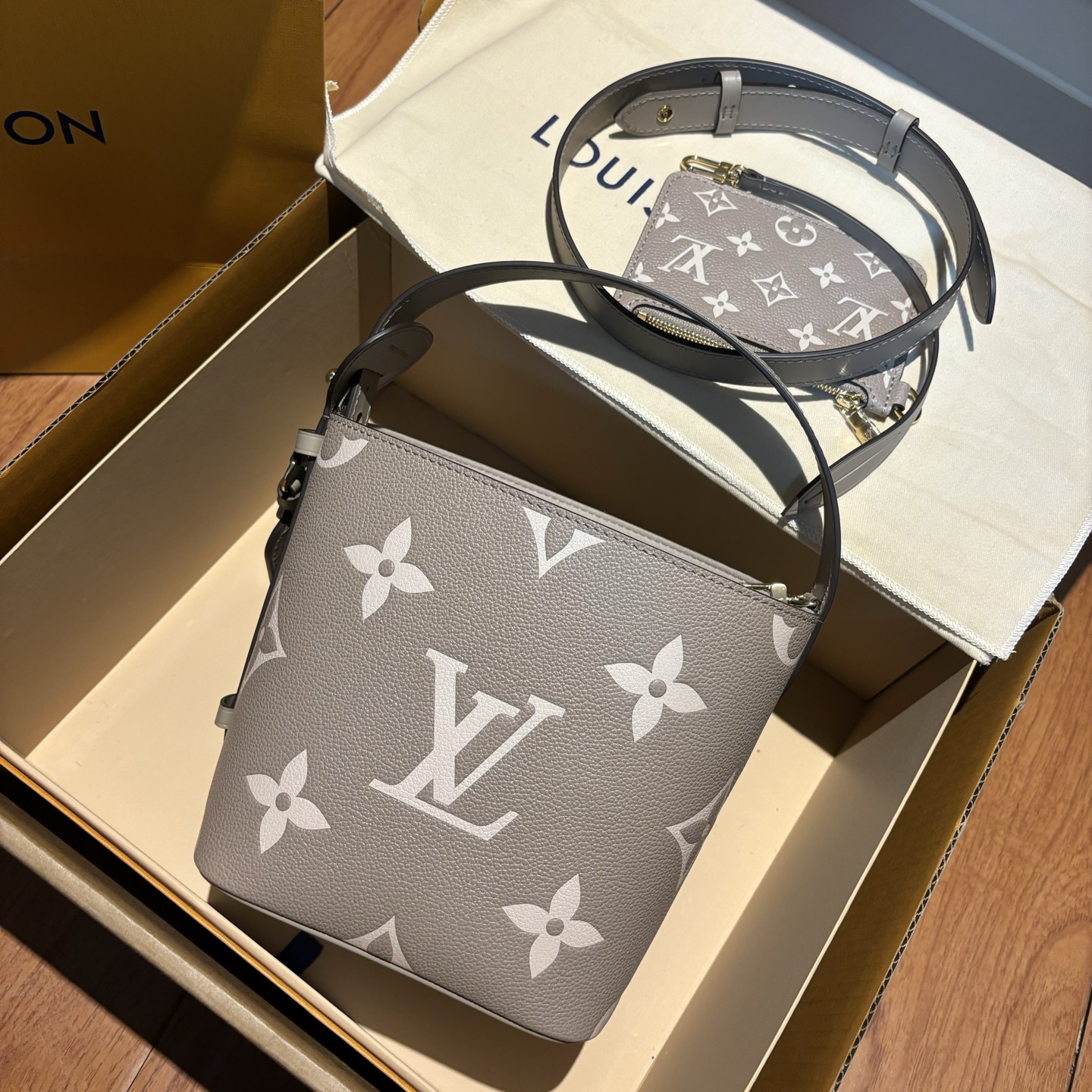 M9 루이 비통 올인 BB 모노그램 앙프렝뜨  M13045  18 x 12 x 16cm