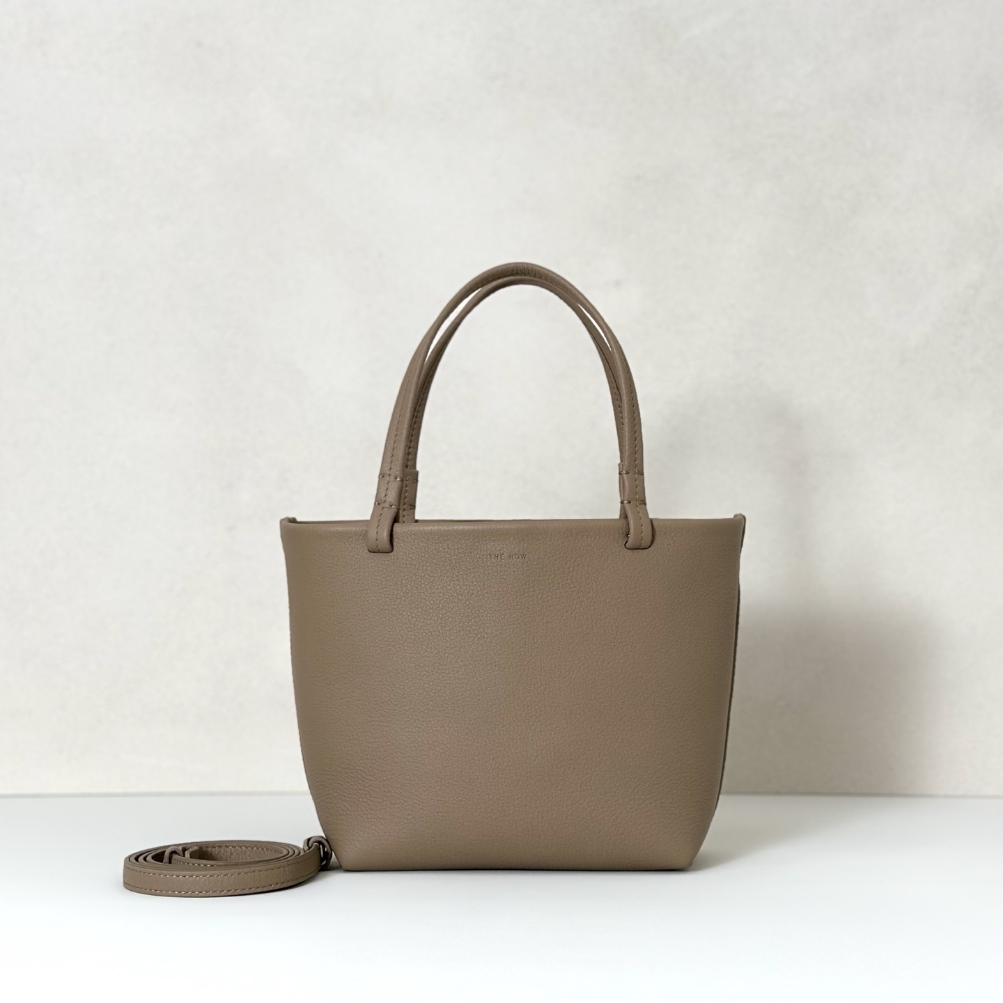 더 로우 스몰 파크 토트백  19X17X9cm