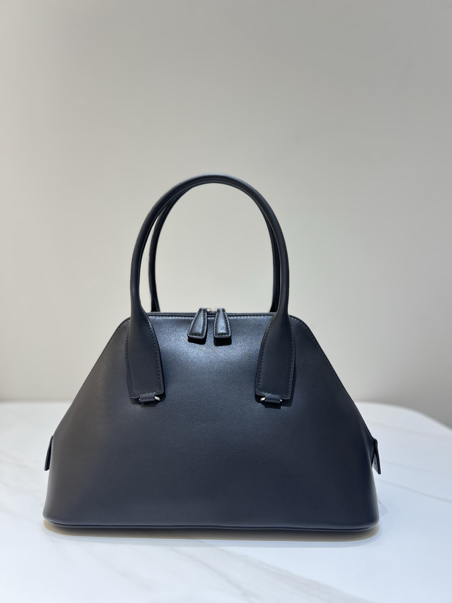 THE ROW  Pre-Owned Devon 데본 백 32x16.5x20cm