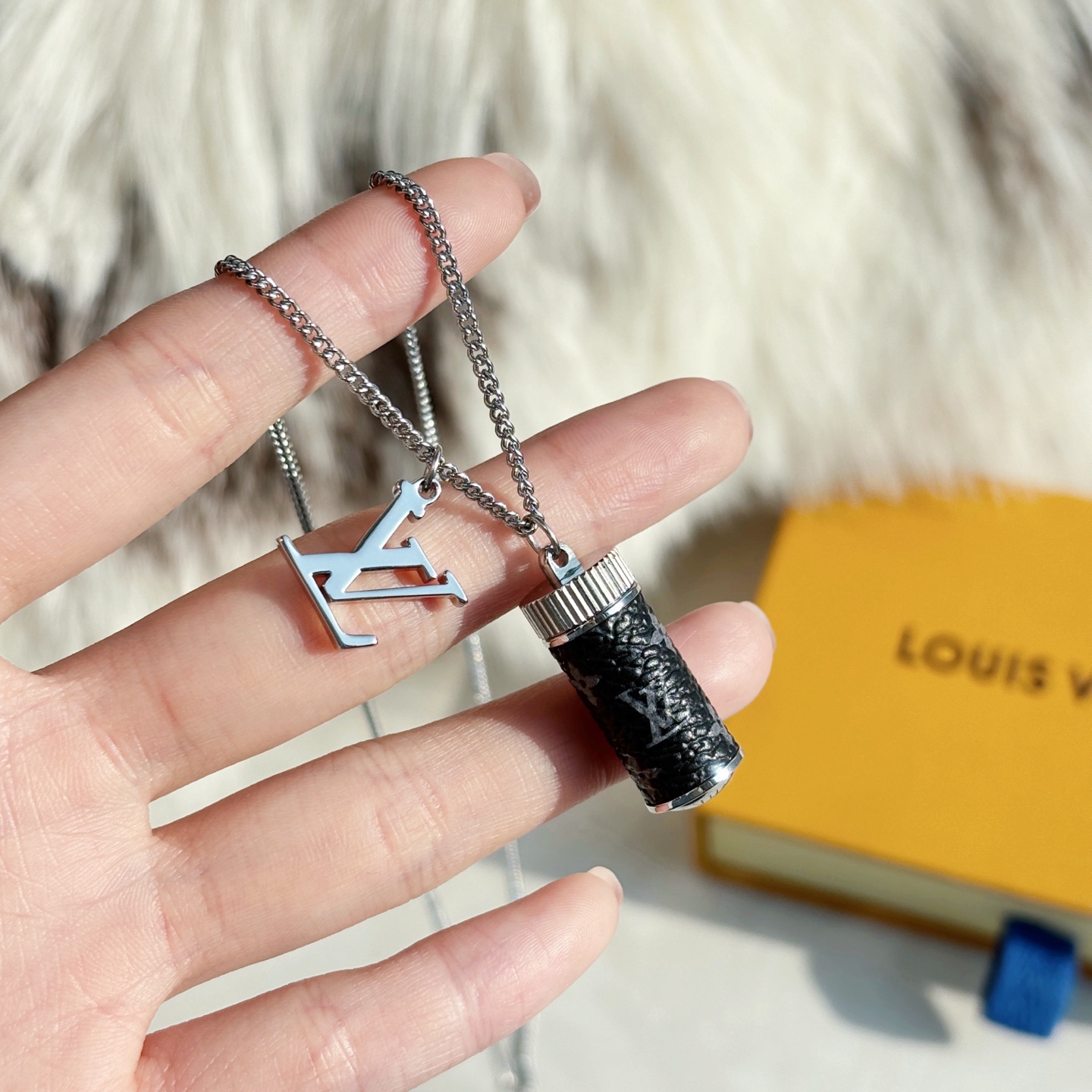 M96362 모노그램 이클립스 참 (Monogram Eclipse Charms) 목걸이