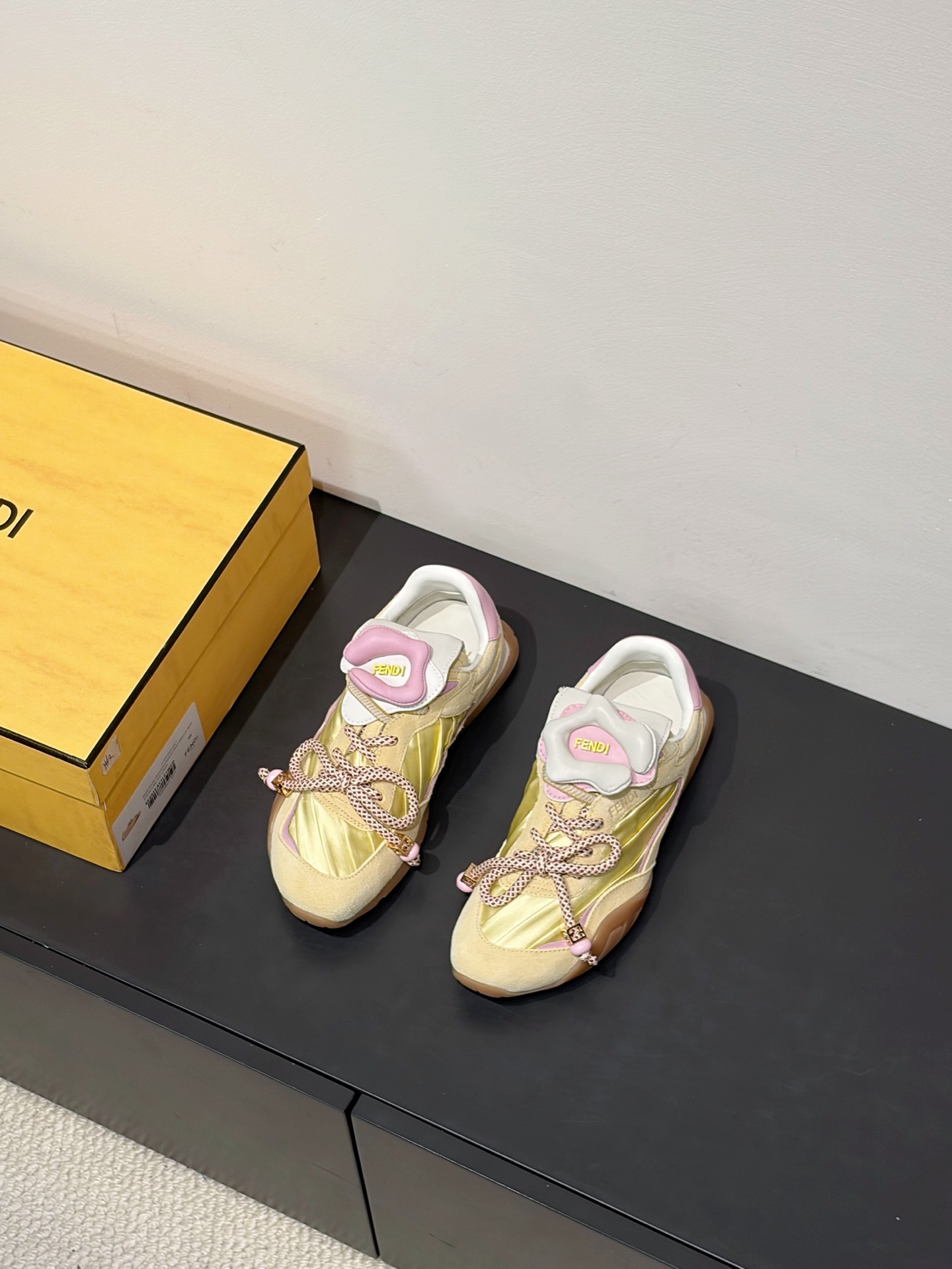 펜디 플로우 스니커즈