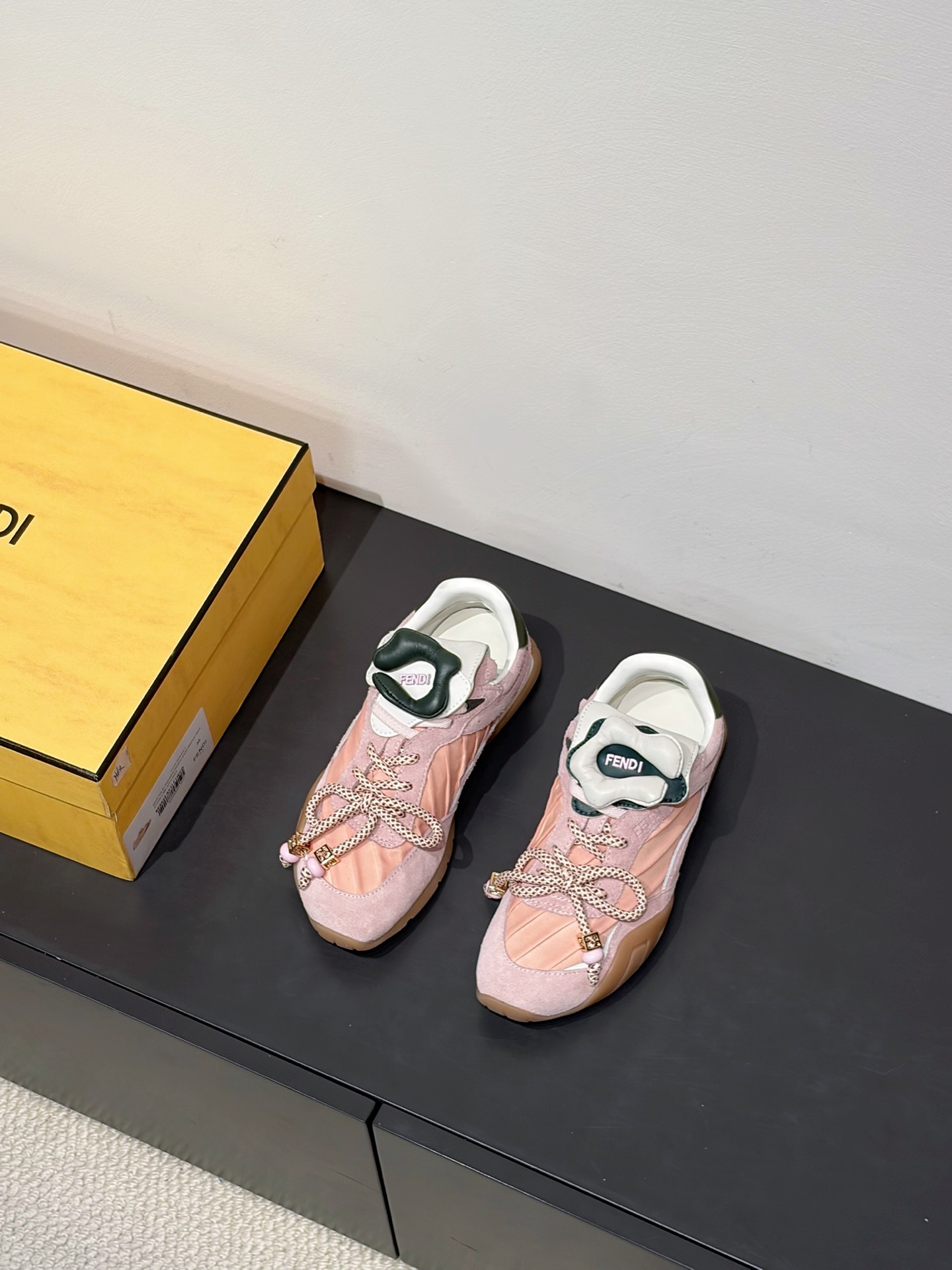 펜디 플로우 스니커즈