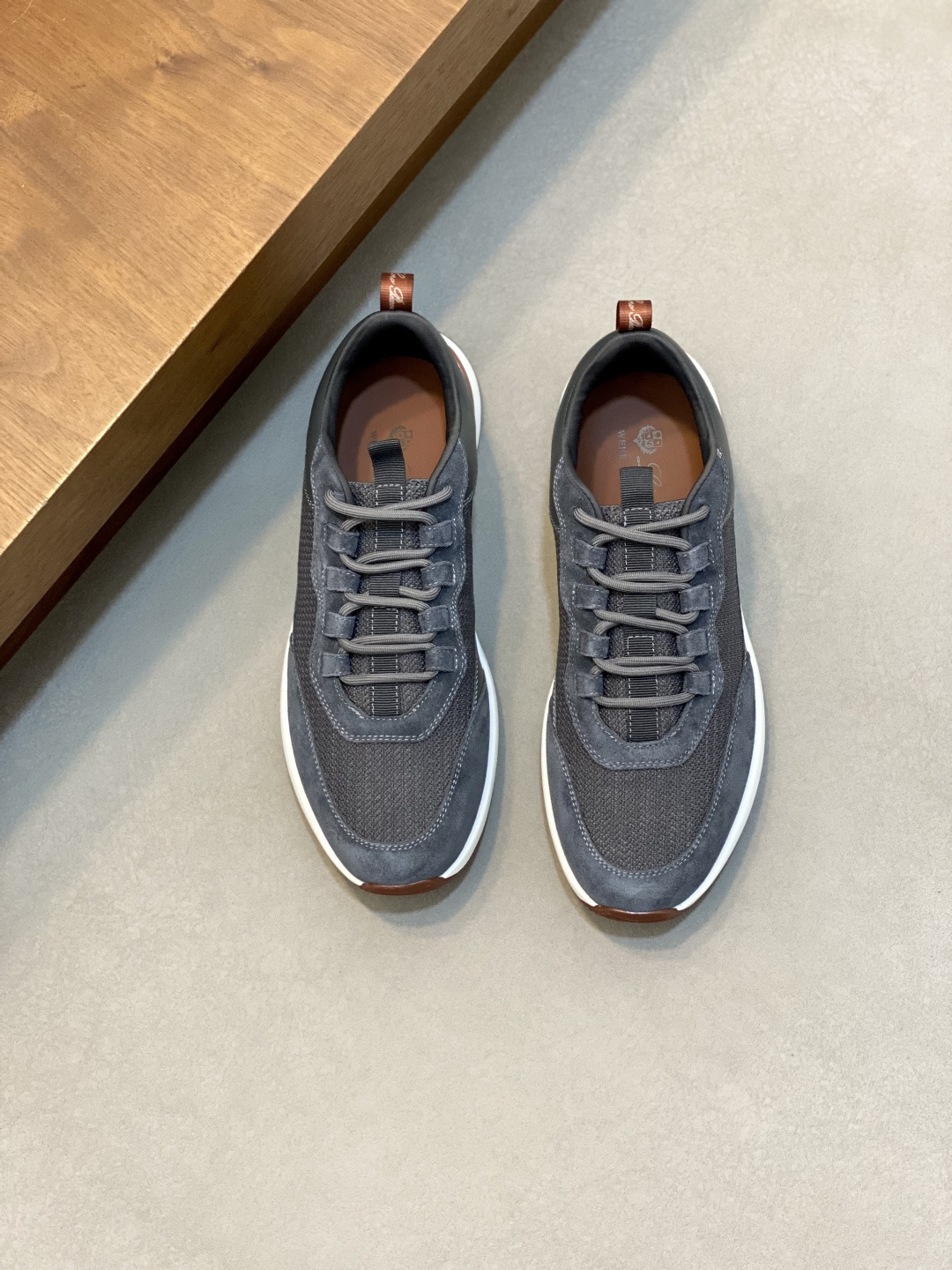 로로 피아나 위켄드 워크 스니커즈